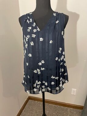 Banana Republic Navy Floral V-Neck Sleeveless Camisole